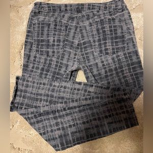 Super cute print Cabi jeans! Sz 12 skinny! These are in perfect condition